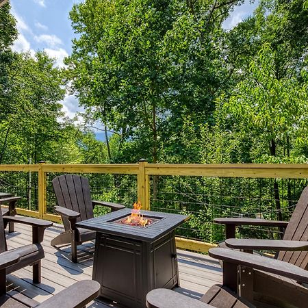 Whispering Winds, Hot Tub, Game Room, Wifi, 1089 Free Tickets Each Paid Day, Dollywood And More جاتلينبرج المظهر الخارجي الصورة
