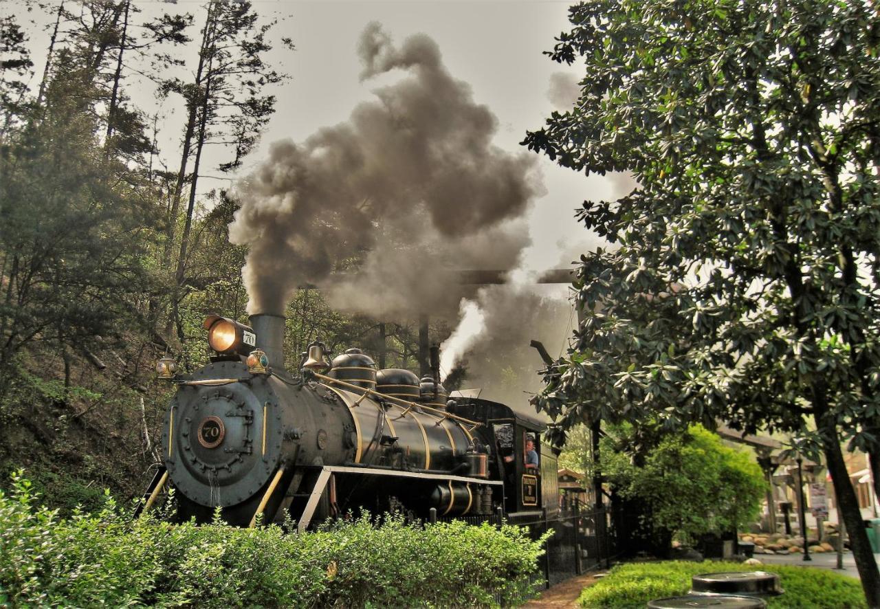 Whispering Winds, Hot Tub, Game Room, Wifi, 1089 Free Tickets Each Paid Day, Dollywood And More جاتلينبرج المظهر الخارجي الصورة