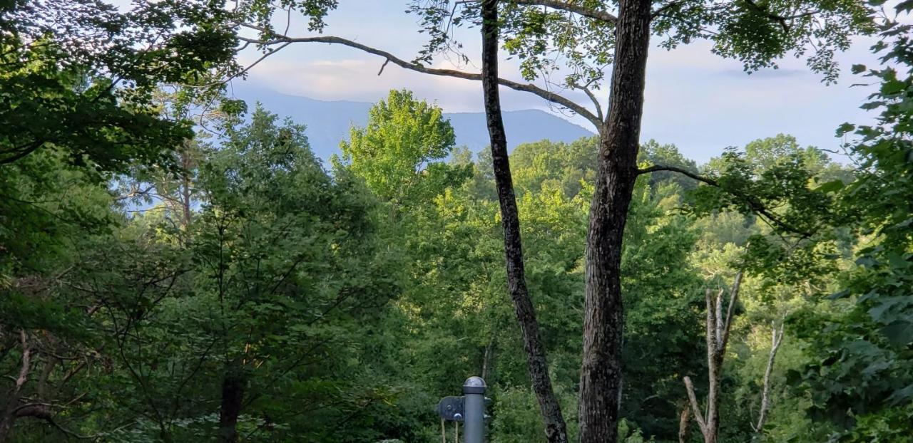 Whispering Winds, Hot Tub, Game Room, Wifi, 1089 Free Tickets Each Paid Day, Dollywood And More جاتلينبرج المظهر الخارجي الصورة