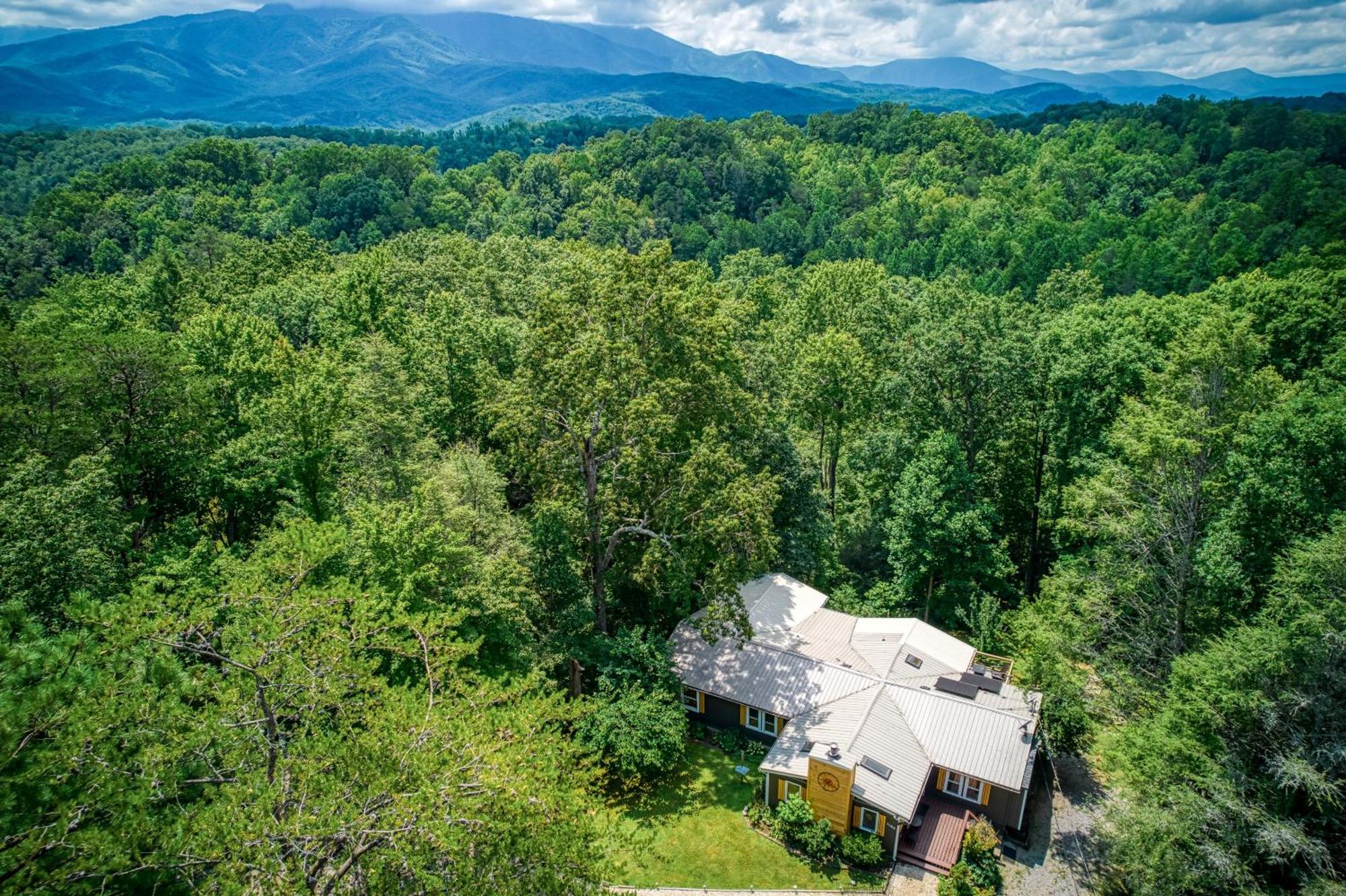 Whispering Winds, Hot Tub, Game Room, Wifi, 1089 Free Tickets Each Paid Day, Dollywood And More جاتلينبرج المظهر الخارجي الصورة
