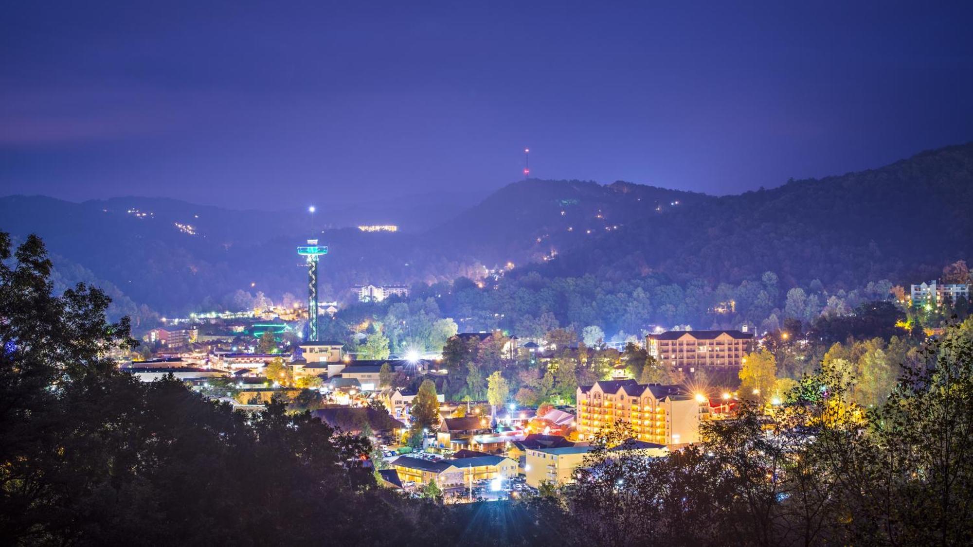 Whispering Winds, Hot Tub, Game Room, Wifi, 1089 Free Tickets Each Paid Day, Dollywood And More جاتلينبرج المظهر الخارجي الصورة
